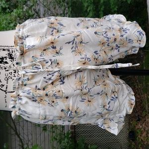 Women's flowy, flowered shorts with drawstring.